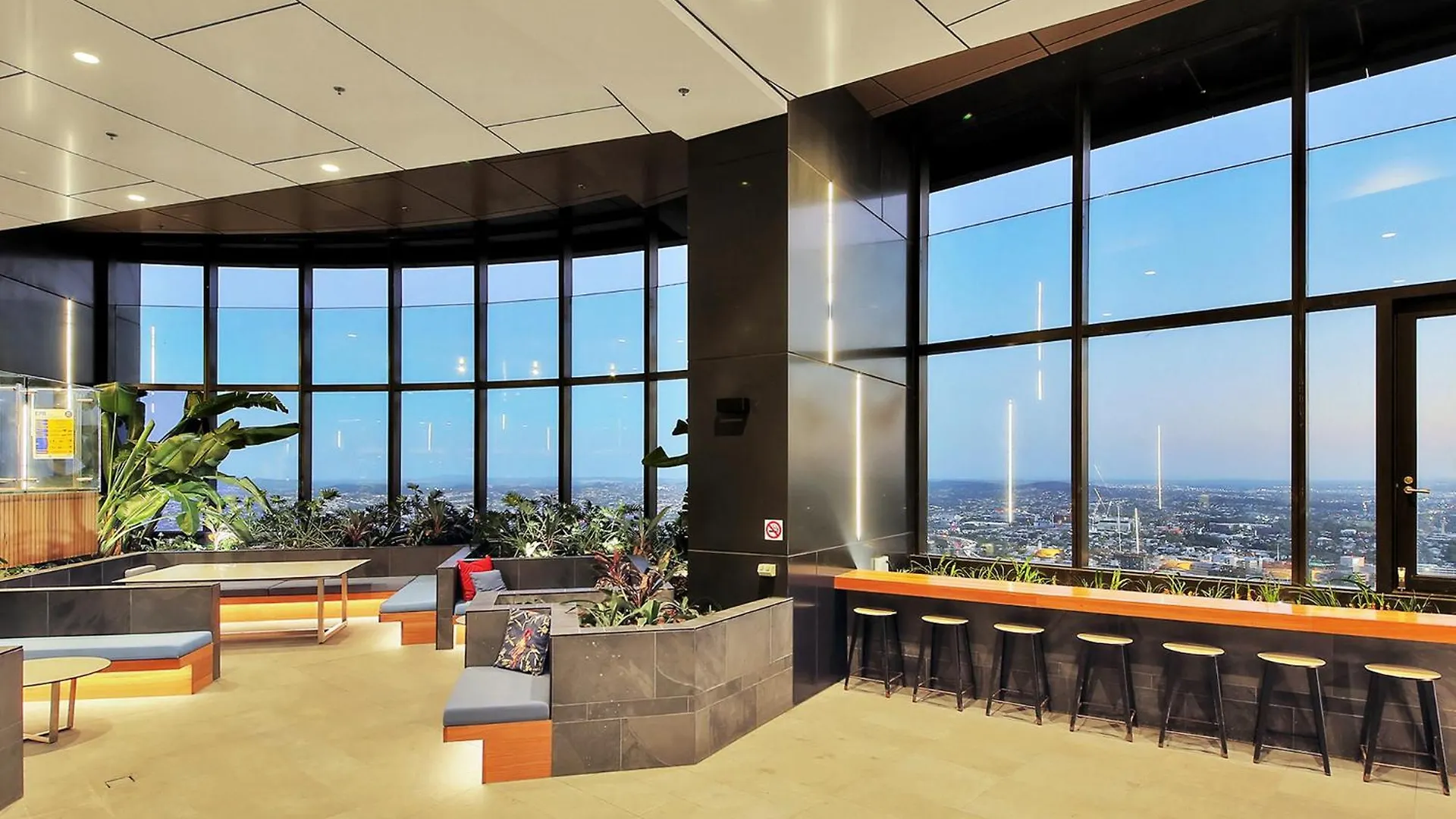 The Gatsby Escape Skytower Luxury Living At Level 71 Appartement Brisbane